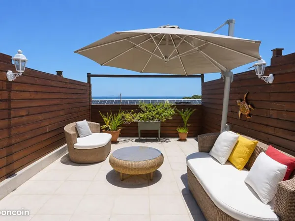 Logement triplex T4 à vendre, idéalement situé avec vue mer