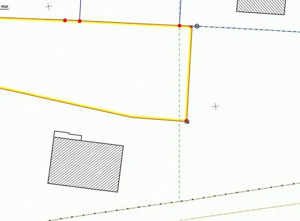 Terrain 593 m²
