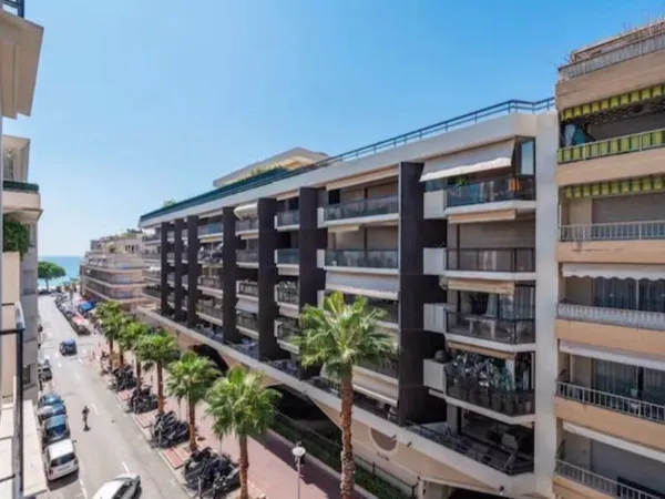 RARE Cave et parking Cannes Croisette