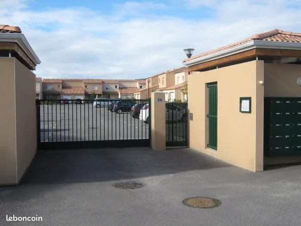 Maison avec piscine résidentielle