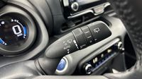 Toyota Yaris 116h Design 5p MY22 — photo 26