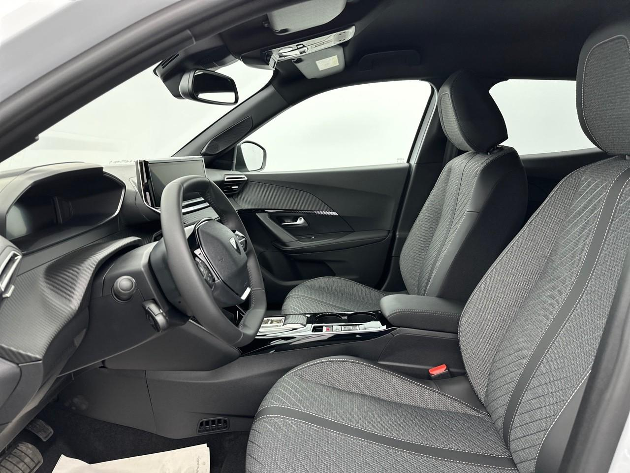 Peugeot 2008 hybrid 110 e-dcs6 allure — photo 9