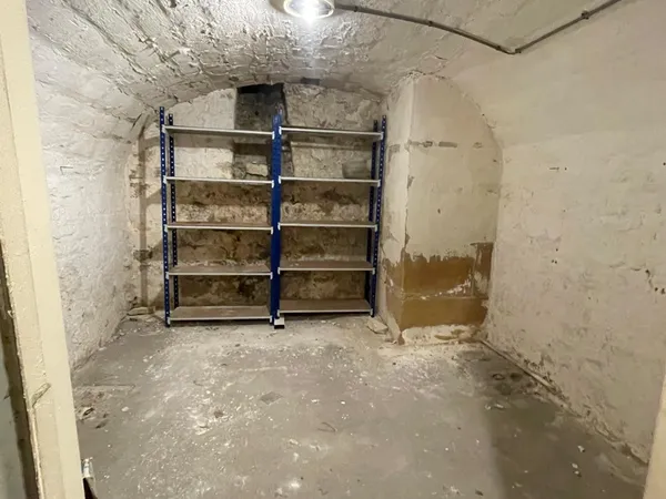 Loue cave 11,5m²