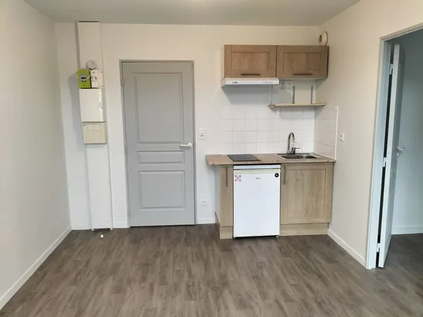 F2 , 31 m2, PROCHE FAC comprenant entrée séjour coin ...