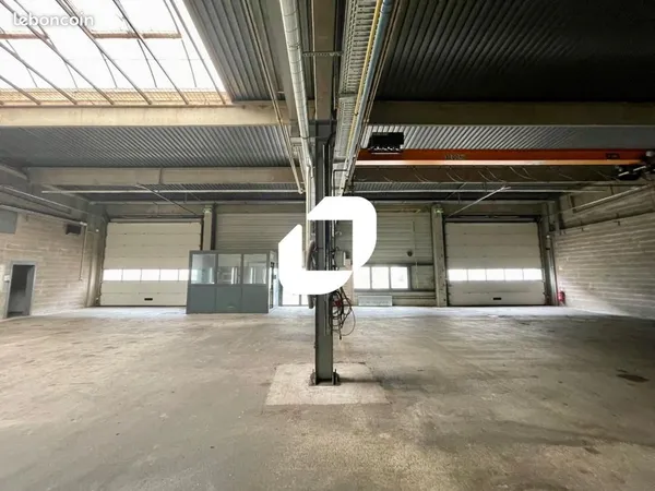 Local d'activité 865 m²