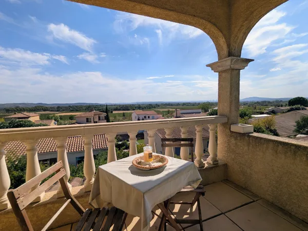 Villa avec jardin et vue sur la nature