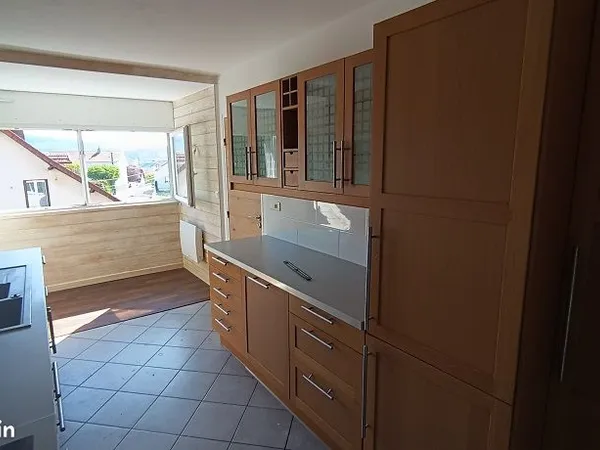 Appartement 4 pièces + cuisine - 98 m² - étage 3/4