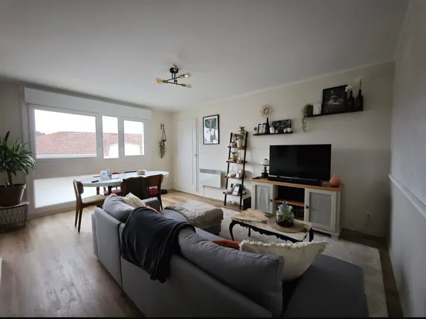Appartement T3 lumineux non meublé ? 66 m² ?