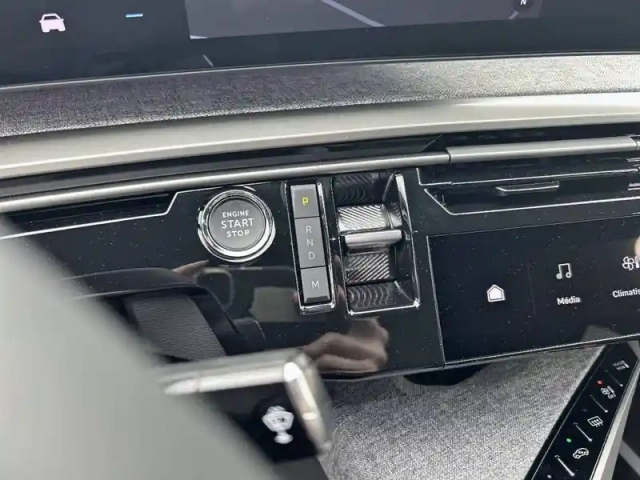Peugeot 3008 hybrid 145 e-dcs6 — photo 37