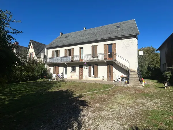 IMMEUBLE DE RAPPORT AVEC 3 LOGEMENTS LOUÉS - SAINT-MARTIN-VALMEROUX (CANTAL) ?