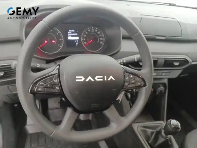 Dacia Sandero sce 65 — photo 13