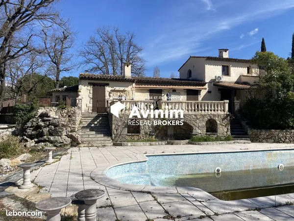 Local commercial 720 m² Montauroux