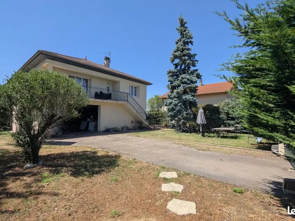 Maison 5 pièces 222 m²
