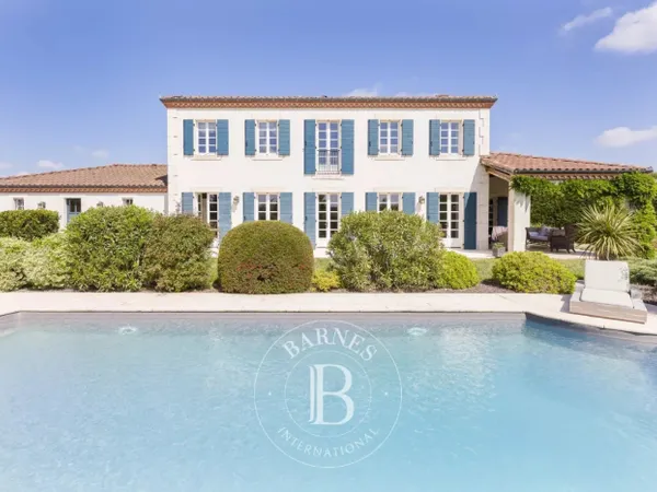 MERVILLA - MAISON D'ARCHITECTE AVEC JARDIN ET PISCINE - VUE DÉGA
