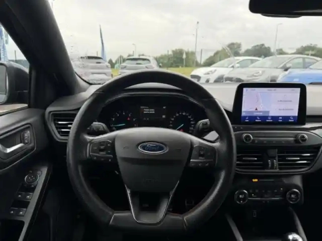 Ford Focus 1.0 ecoboost 125ch st-line — photo 12