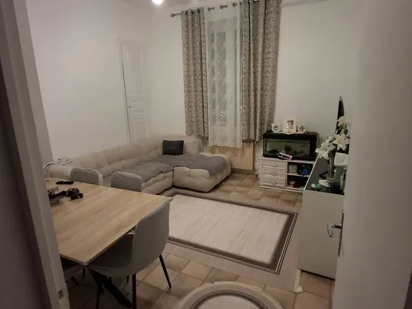 Appartement en centre ville de 4 pièces 82m² au 2ème étage - 800 charges comprises