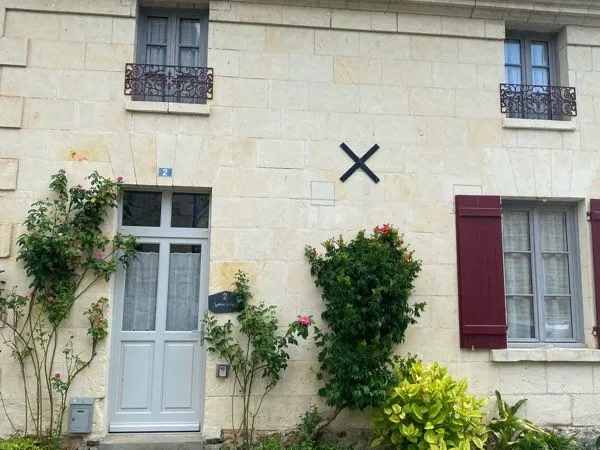 Maison de charme en tuffeau rénovée - 113 m² - Terrain de 300 m² - Louerre (49700)