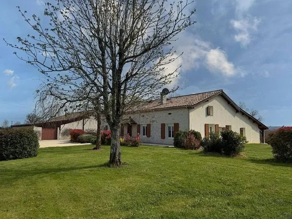 Maison 9 pièces 300 m²