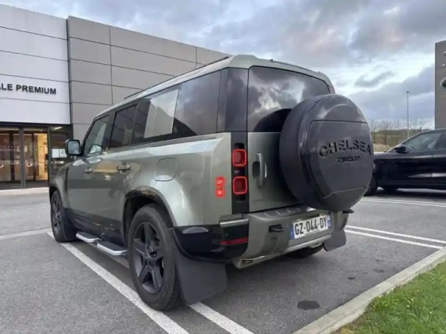 Land Rover Defender 110 2.0 p300e phev x-dynamic se — photo 2