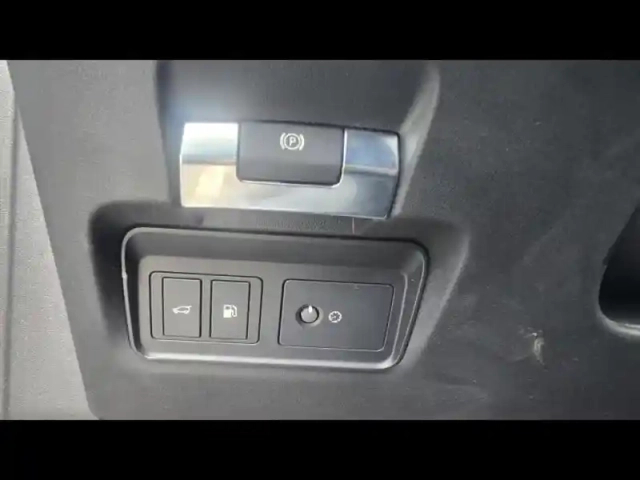 Land Rover Discovery Sport p300e r-dynamic se awd bva — photo 13