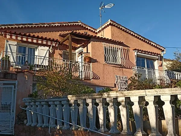 3pieces dans villa avec piscine