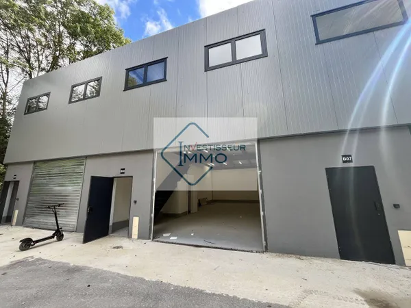 Local d'activité 210 m²
