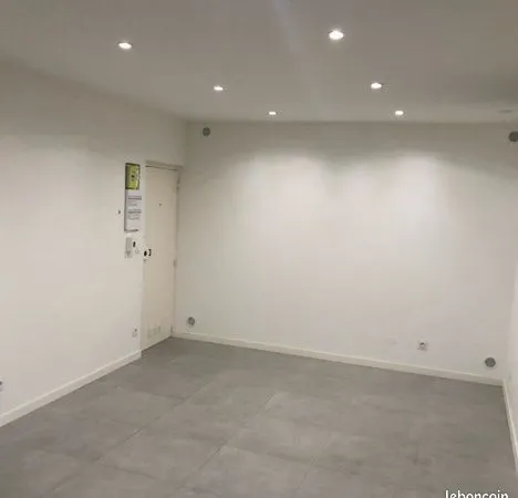 Stockage Vente Paris  22m² 59000€