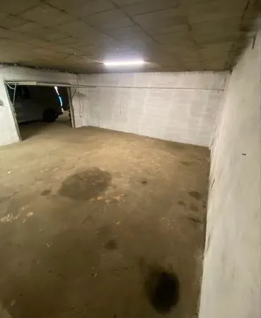 Loue grand garage à Mezzavia