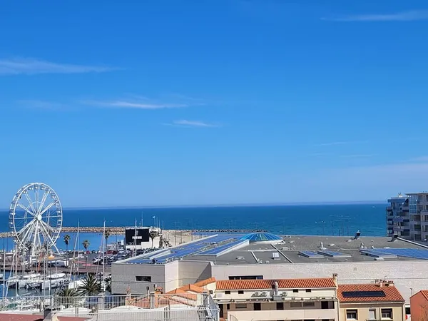 Canet Plage T2 avec terrasse de 20 m² vue panoramique 180° Mer Port et Montagnes