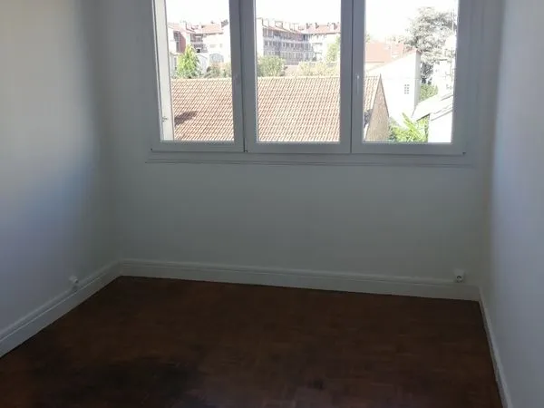 Appartement 2 pièces 43 m² (avec parking et cave)