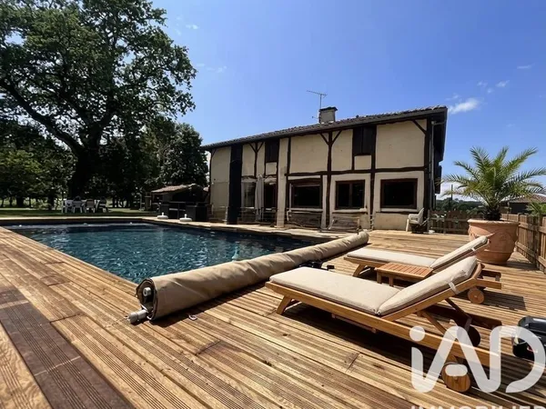 Maison 8 pièces 250 m²