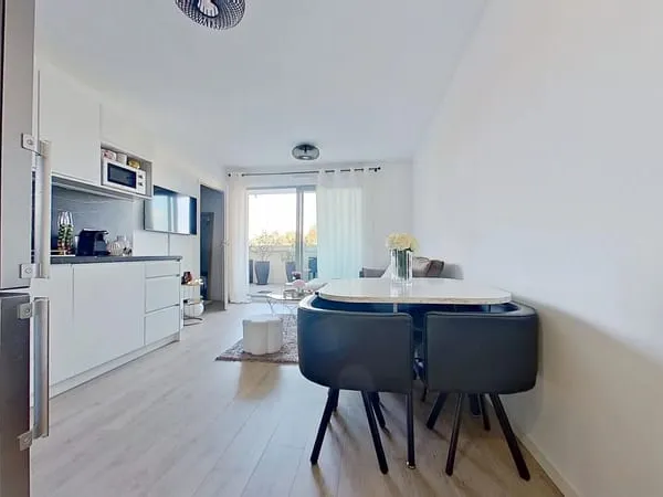 Veymerange appartement T2 récent avec terrasse et parking.