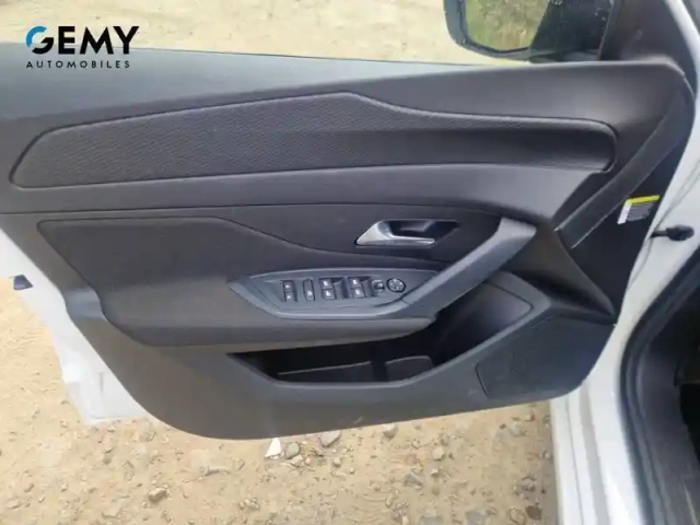 Peugeot 308 phev 180 e-eat8 — photo 12