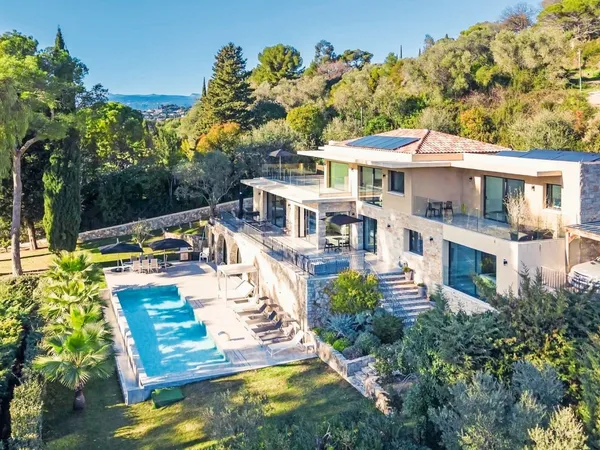 VILLA CONTEMPORAINE AVEC VUE PANORAMIQUE