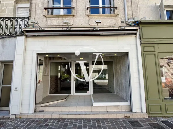 Local commercial 1 pièce 68 m²