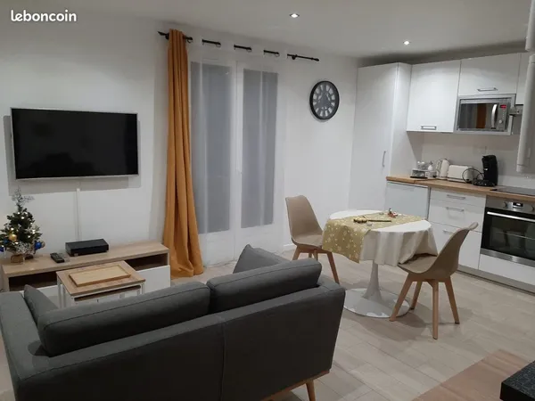 À LOUER - 2 PIÈCES MEUBLÉ - 31 m² AVEC JARDIN PRIVATIF DE 40 m² - FONTENAY-LE-FLEURY