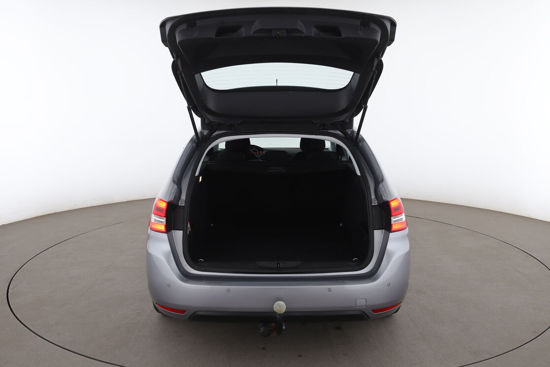 Peugeot 308 SW 1.5 Blue-HDi Active — photo 15