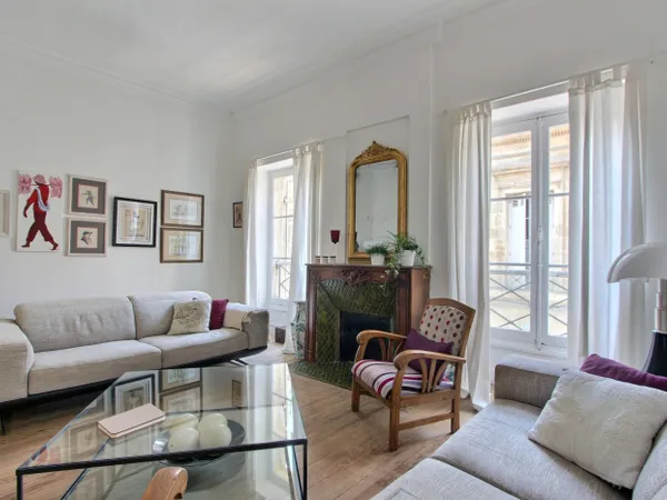 BORDEAUX CHARTRONS - GRAND APPARTEMENT AVEC 3 CHAMBRES