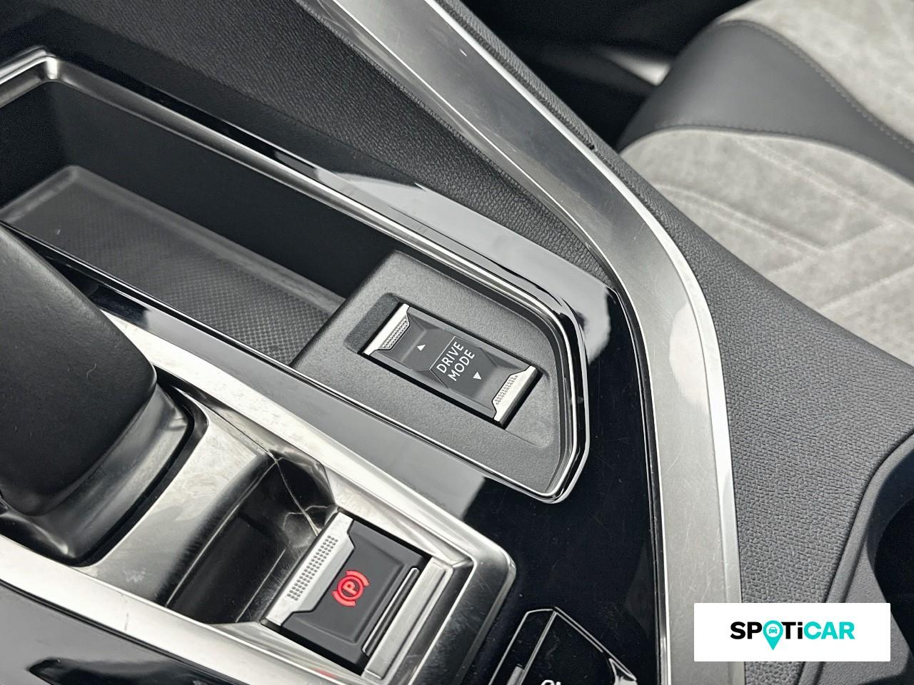 Peugeot 3008 hybrid4 300ch gt e-eat8 — photo 19