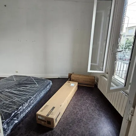 Chambre dans une maison avec jardin