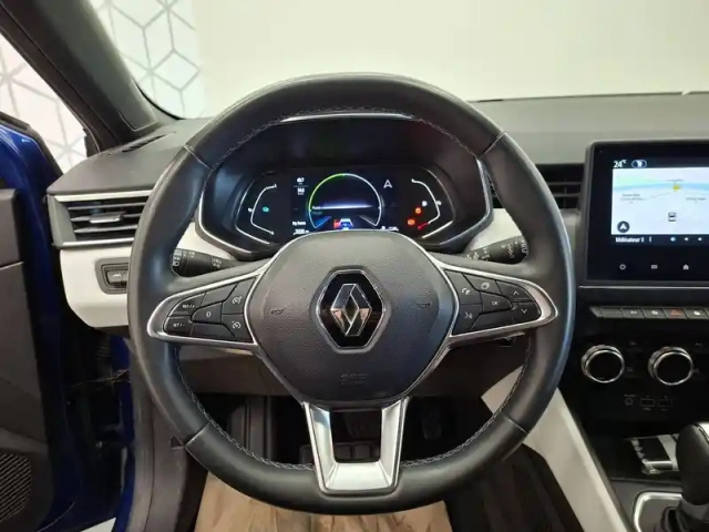 Renault Clio e-tech 140 - 21 — photo 39
