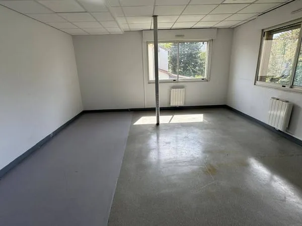 Bureaux 6 pièces 74 m²