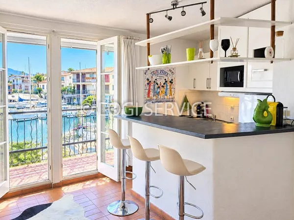 NOUVEAU PRIX - PORT GRIMAUD APPARTEMENT AVEC AMARRAGE 14 M -JOLIE VUE