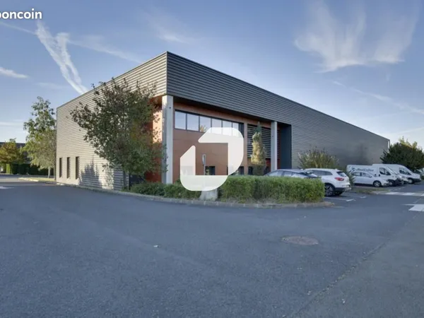 Local d'activité 1 242 m²
