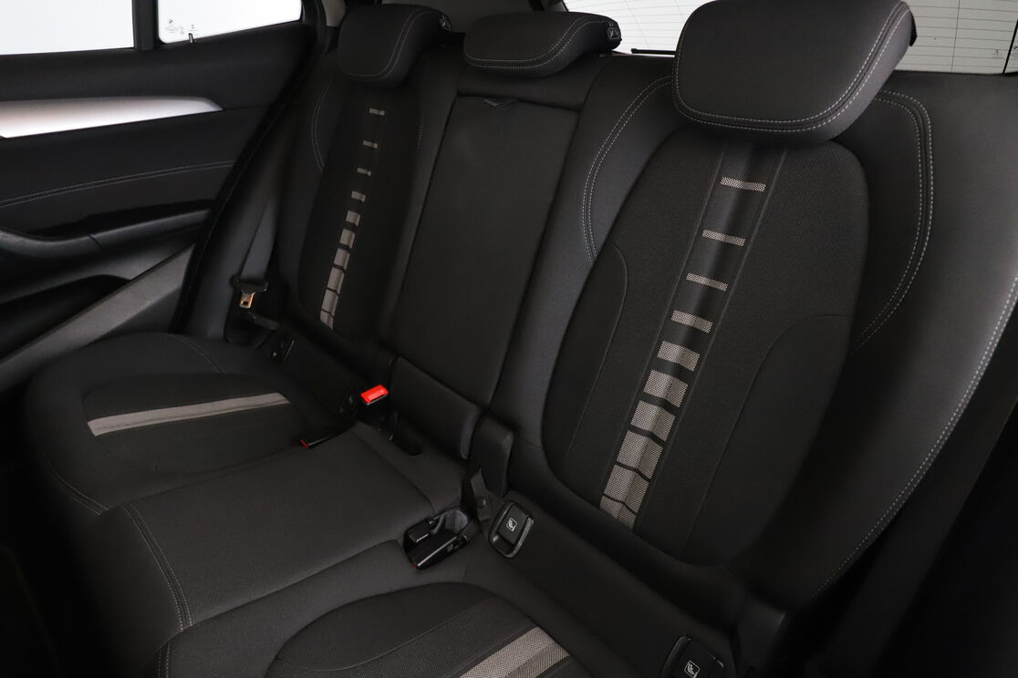 BMW X2 sDrive18dA Lounge — photo 13