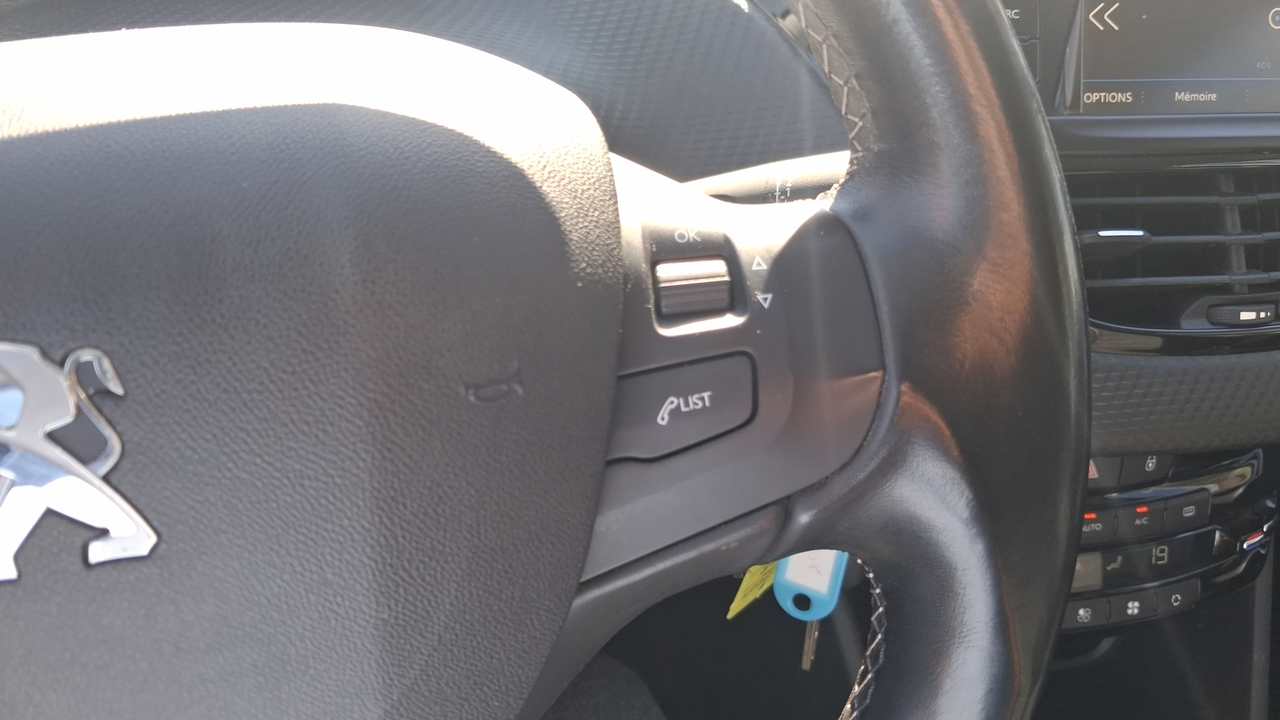 Peugeot 2008 PureTech 110ch S&amp;S BVM6 — photo 23