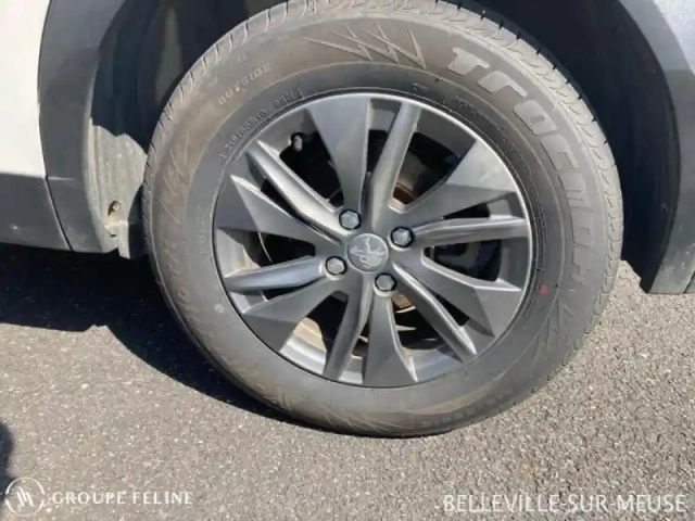 Peugeot 2008 e- 136ch style — photo 11