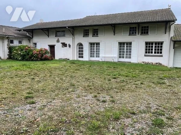 Maison 10 pièces 340 m²