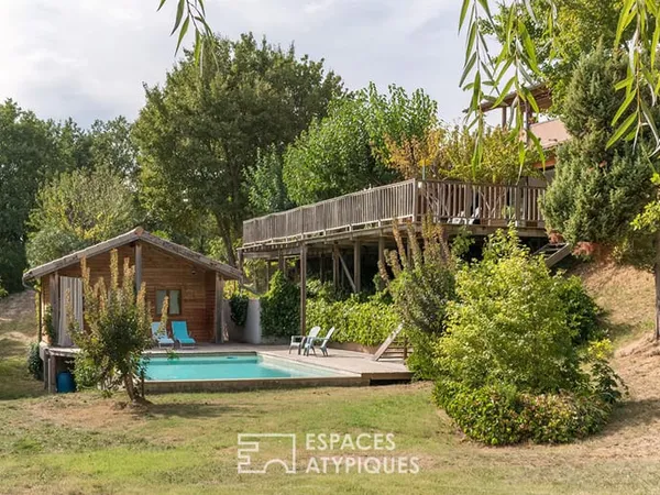 Villa contemporaine d'esprit « lodge » avec vue.