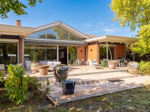VILLA D'ARCHITECTE - PARC PAYSAGER DE 3 000 M² - PISCINE - POOL HOUSE - DÉPENDANCE